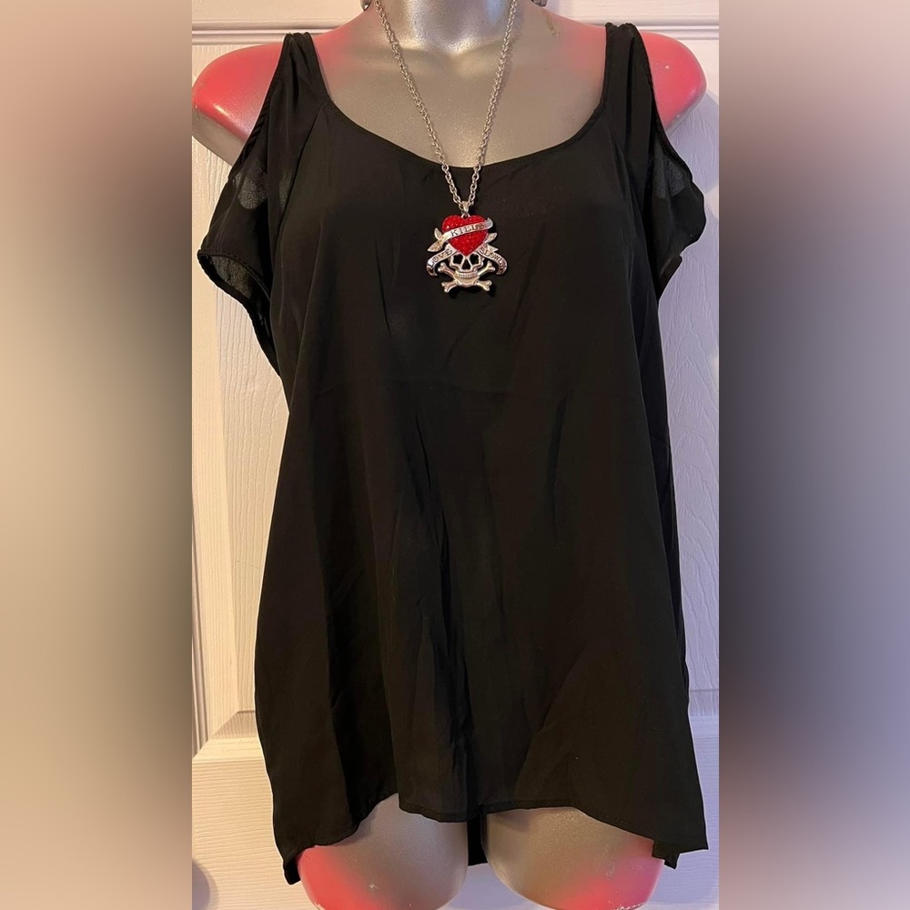 Small black top #174
